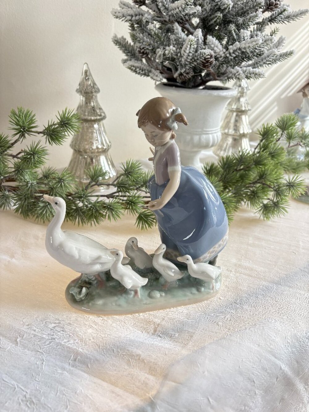 Lladro Figurine Hurry Now Young Girl Herding Feeding Geese Ducks Retired 5503